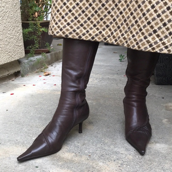 pointed toe boots